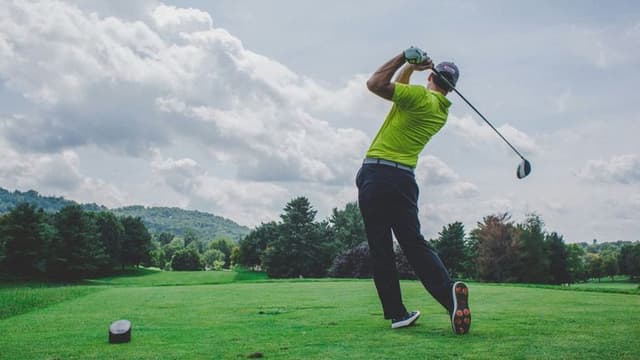 Sam Burns Takes Commanding Lead at U.S. Open Amid Grueling Conditions at Oakmont