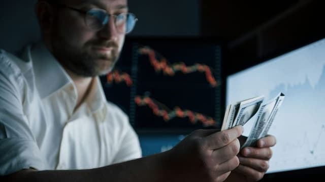 U.S. Markets Reach New Highs Amid Strong Earnings Forecast