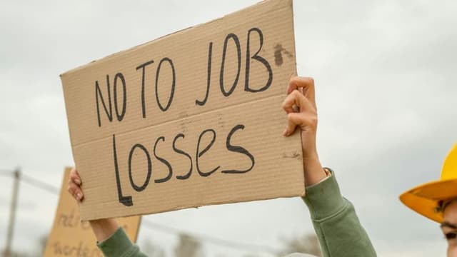 U.S. Companies Announce Widespread Layoffs Amid Economic Uncertainty