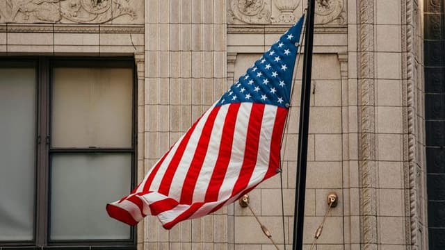 U.S. Q2 GDP Revised Up to 2.9% Amid Narrowing Trade Deficit and Solid Consumer Spending