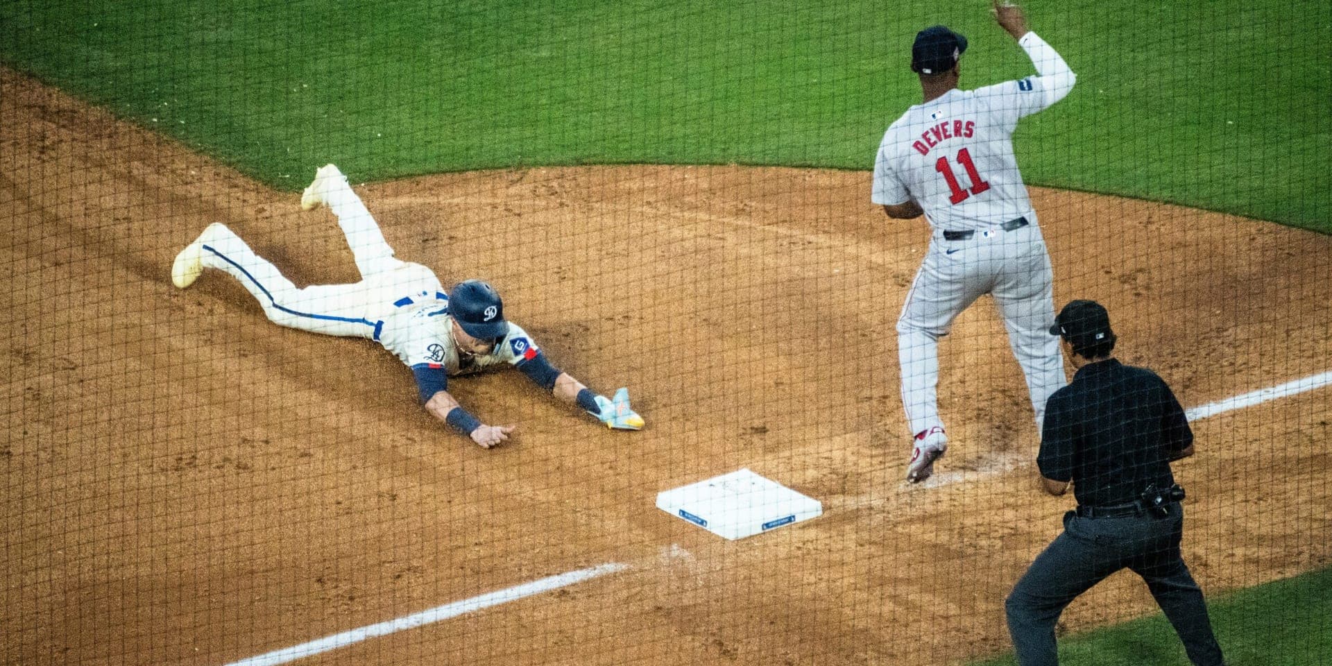 Red Sox Outslug Yankees 10–7 in High-Scoring Rivalry Clash at Yankee Stadium