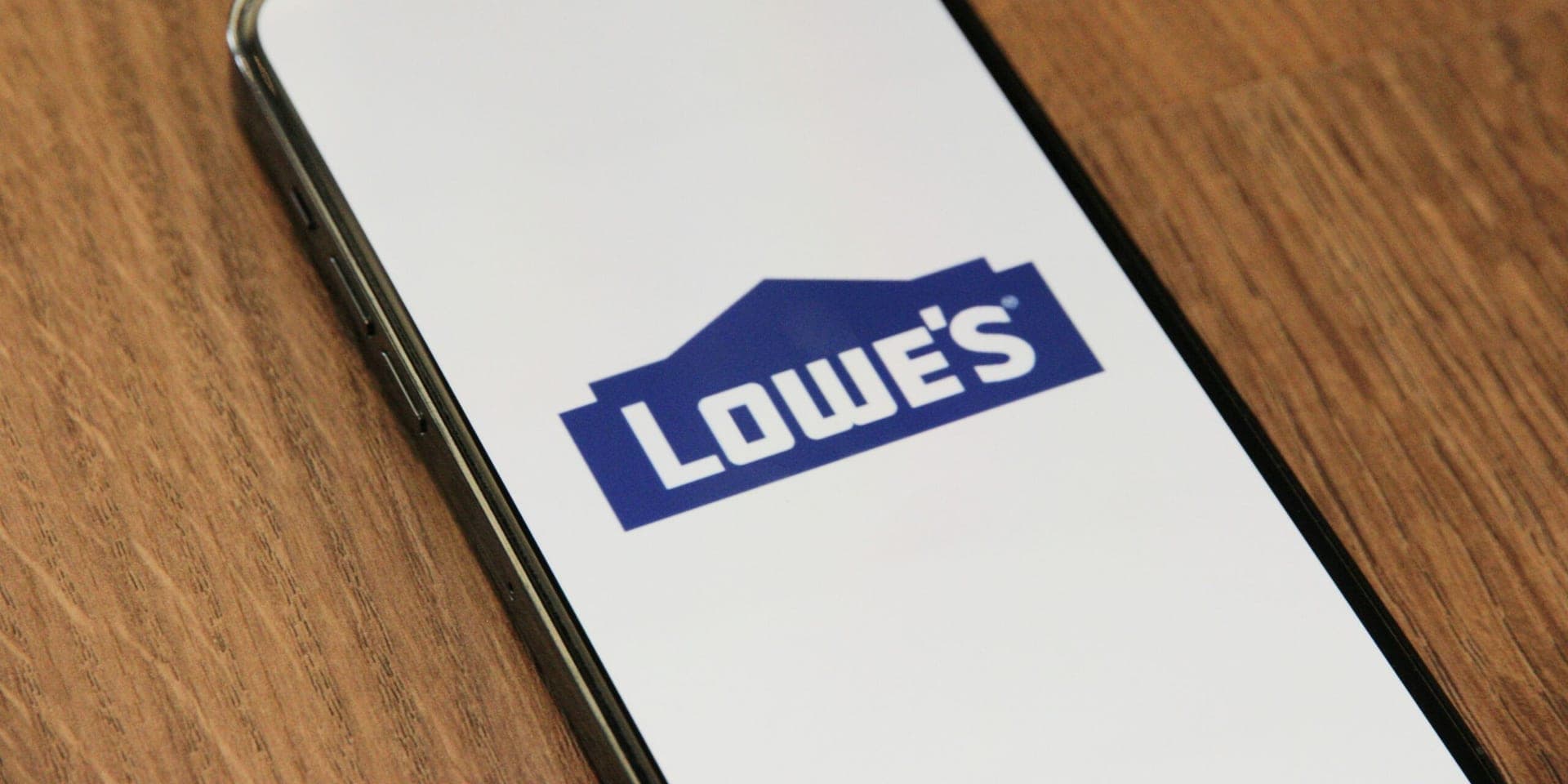 Lowe’s Outperforms in Q1 2025, Reaffirms Outlook as Target Cuts Forecast Amid Retail Sector Challenges