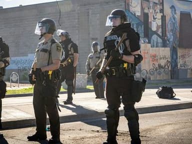 Minneapolis Shooting Prompts National Debate on Border Patrol Use of Force