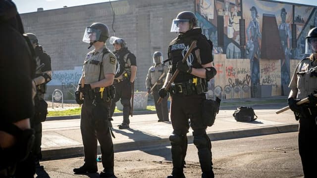 Minneapolis Shooting Prompts National Debate on Border Patrol Use of Force