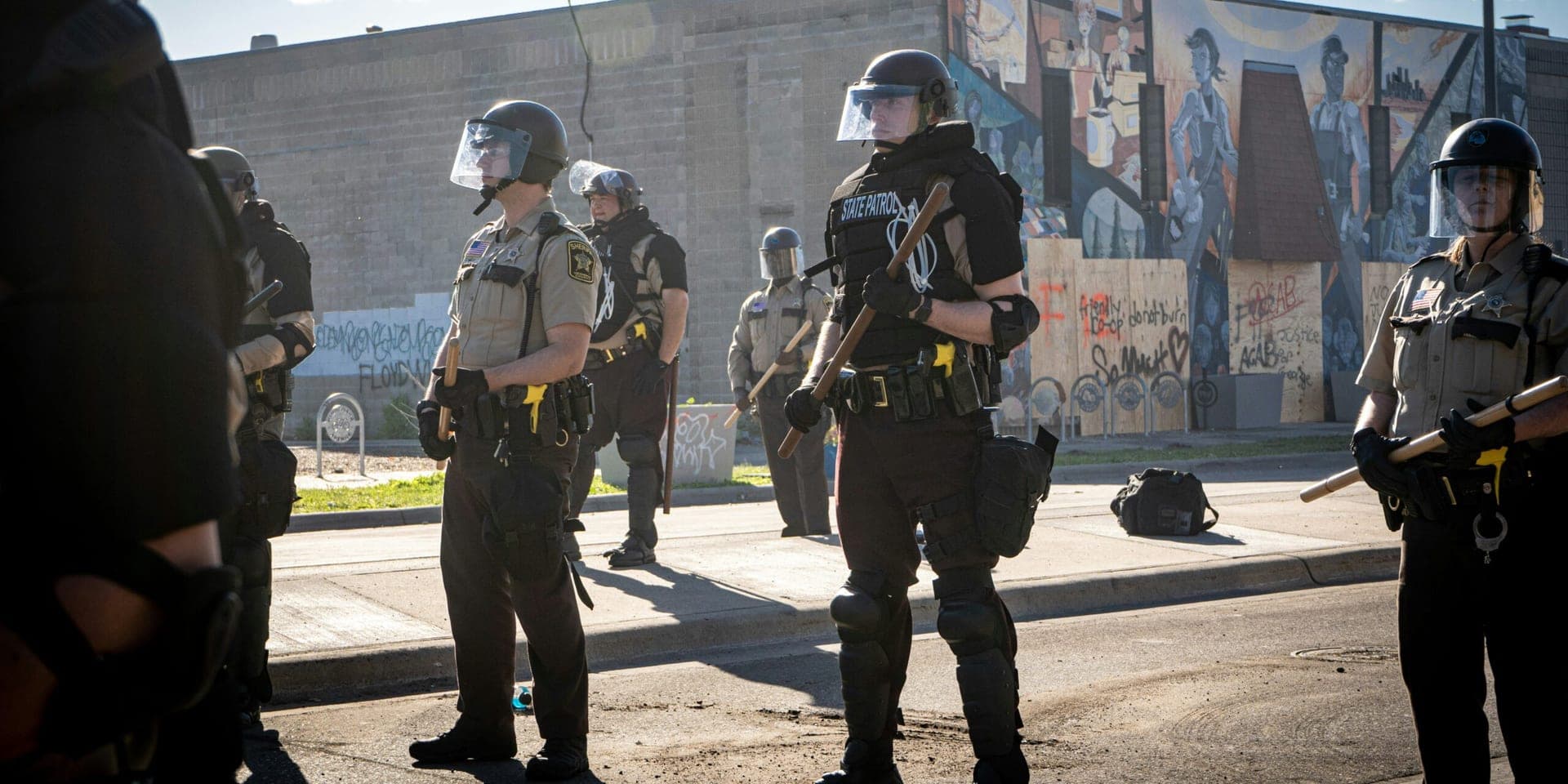Minneapolis Shooting Prompts National Debate on Border Patrol Use of Force